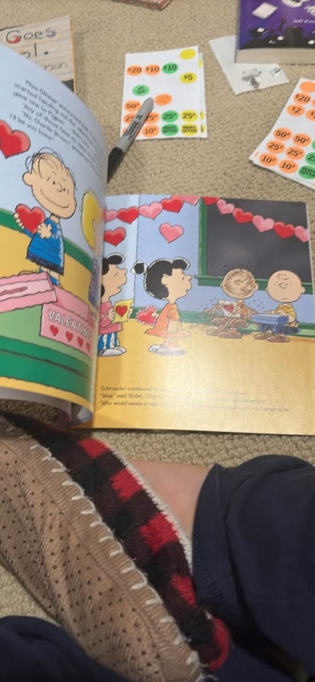 Be My Valentine Charlie Brown paperback 2010 - photo 3