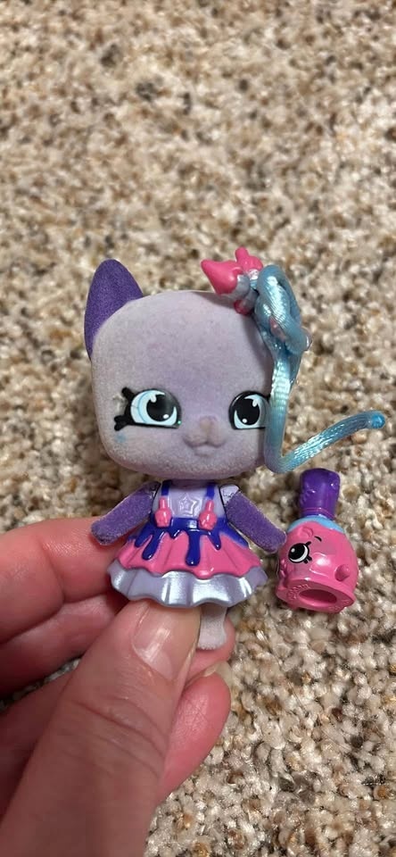 Shopkins Shoppets Wild Style Pretti Paws purple cat figure