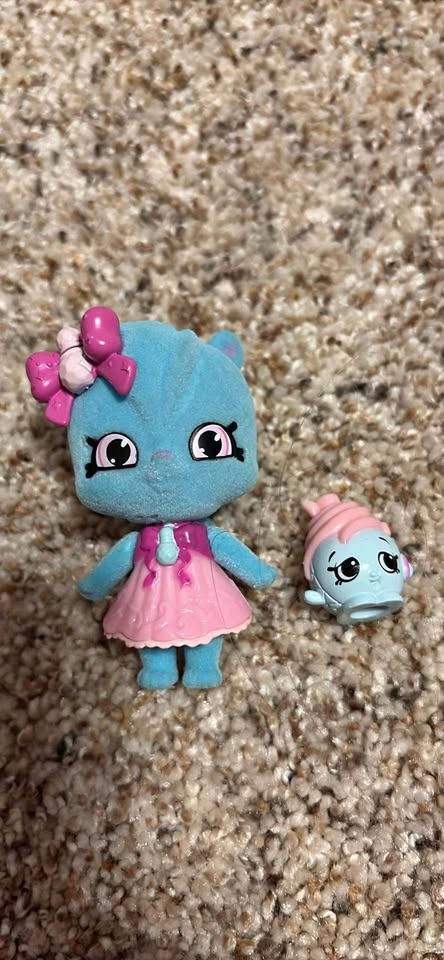 Shopkins Sweetie Scents, a skunk Shoppet