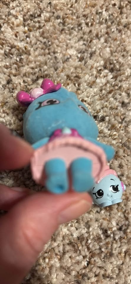 Shopkins Sweetie Scents, a skunk Shoppet - photo 3