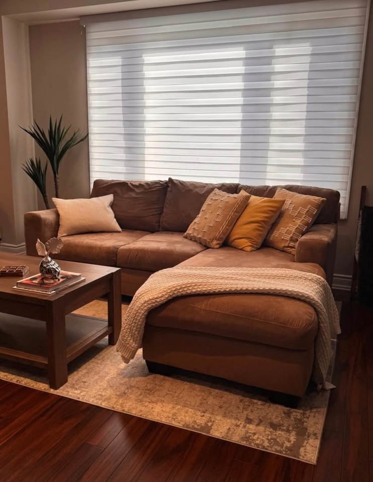 Couch with/without chaise - photo 4