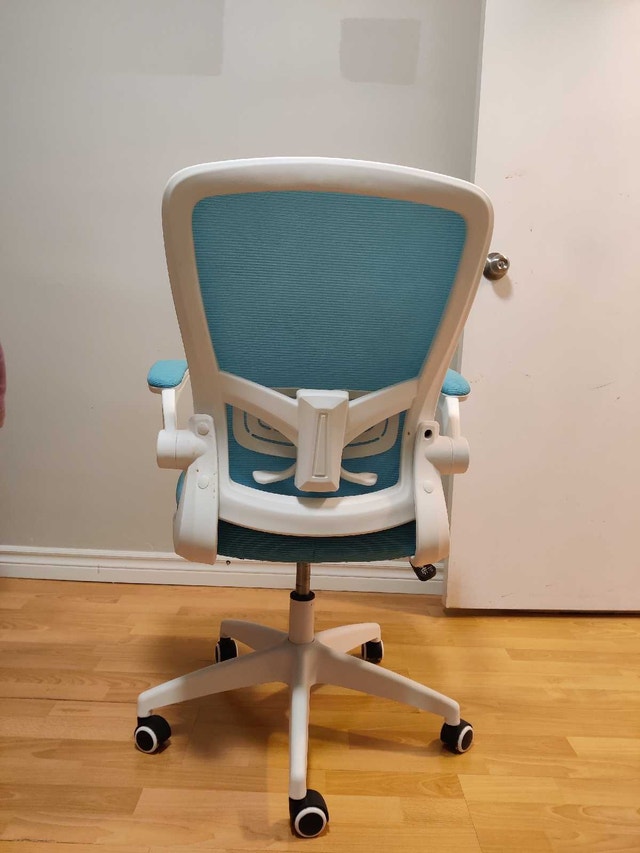 Ergonomic Office Chair - Turquoise + Ikea Side Table - photo 3