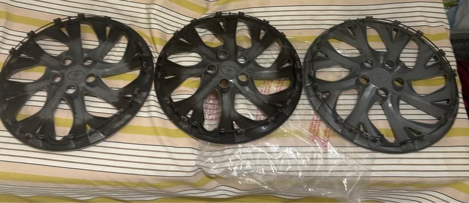 Toyota OEM Hubcaps – 17” (2 Pieces) **Best Offer** - photo 3