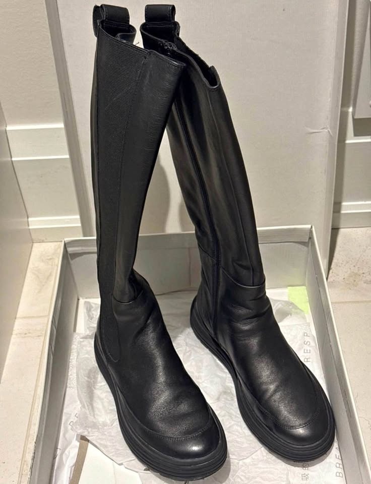 GEOX Bregasta Black Leather Boots - Size 8