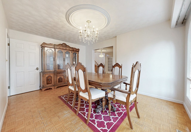 Solid wood hatch and dinning table with 6 chairs. $150 - photo 2