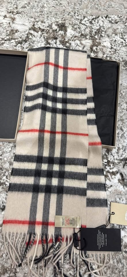 Burberry children Scarf - photo 4
