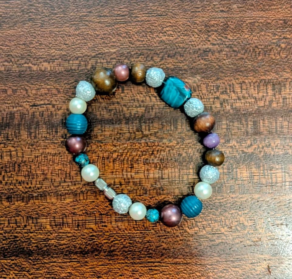Lots of Different Bracelets! Swipe Pictures to See More! - photo 2