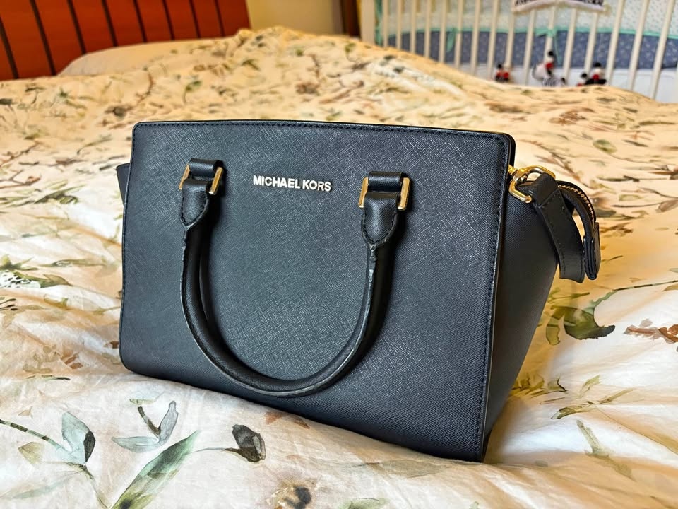 Michael Kors Selma Medium Luxury Handbag Black