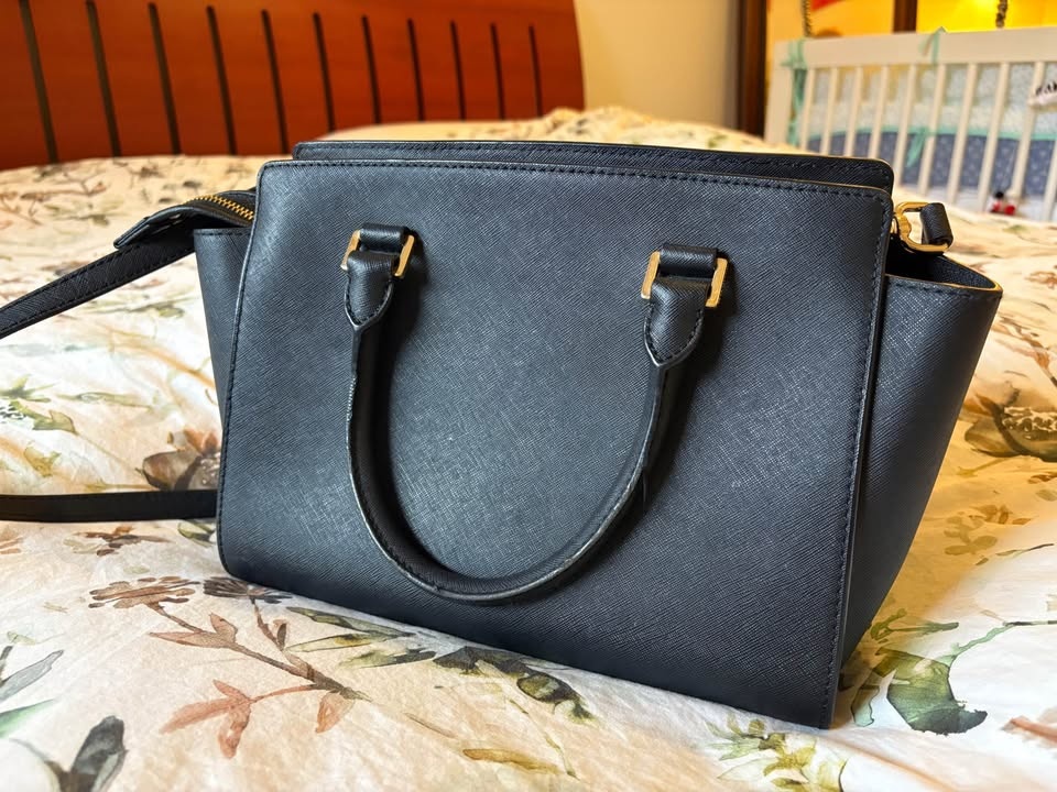Michael Kors Selma Medium Luxury Handbag Black - photo 2