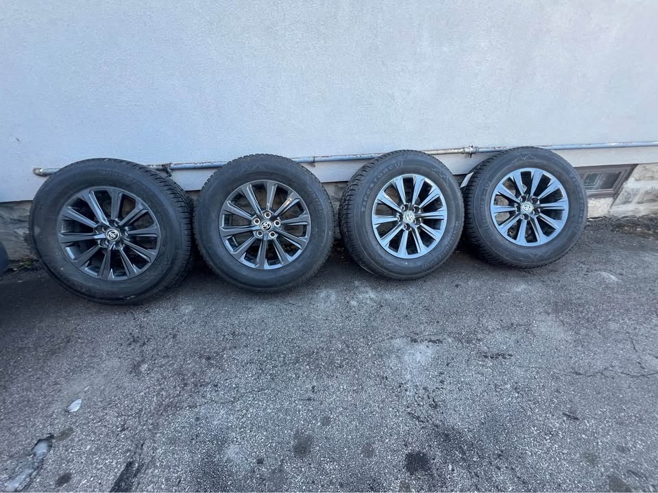 255/65R18 original OEM grand Highlander winter package TPMS incl - photo 2