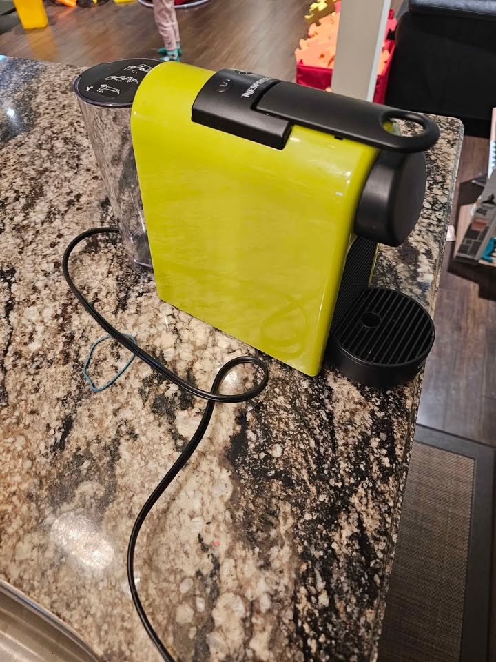 Nespresso Essenza Mini Nespresso Machine - photo 2