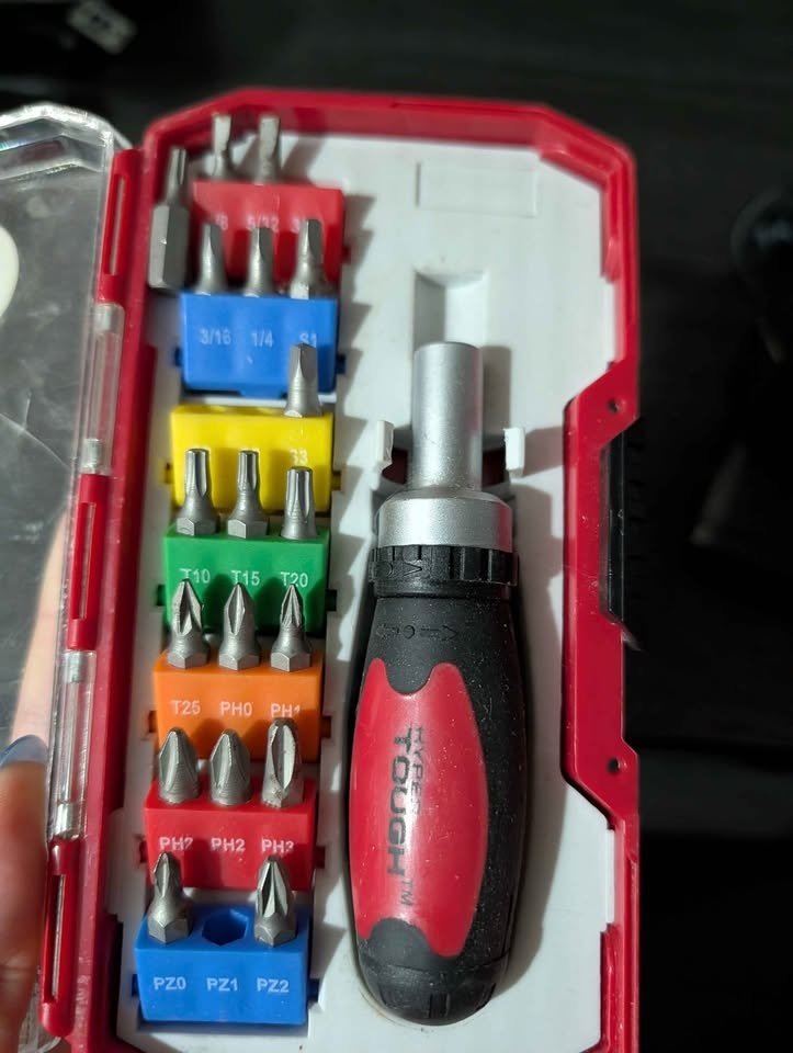 Drill with charger + screw driving kit (2 flathead bits missing) - photo 2