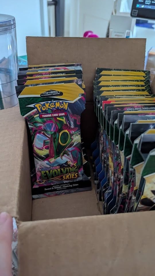 41 x Pokemon Evolving Skies Sleeved Booster Packs - photo 2