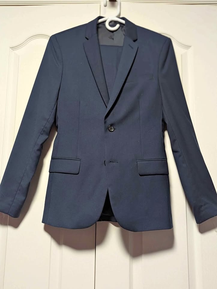 RW&CO Navy Blue Men’s Suit – Jacket 36 / Pants 30x32