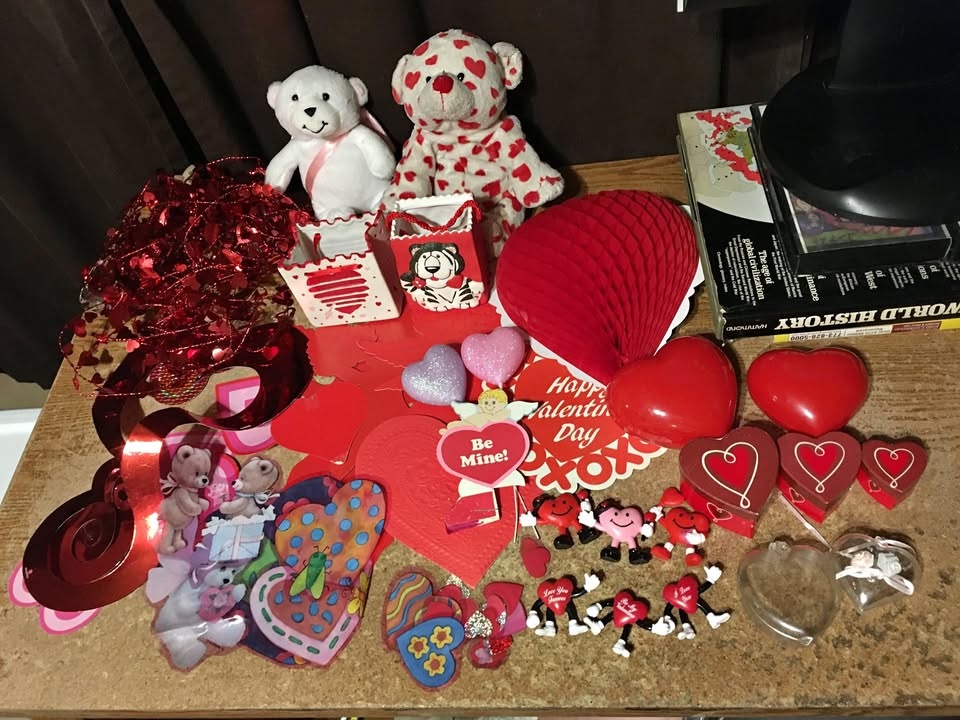 VALENTINE'S DAY LOT HONEYCOMB DECORATIONS WINDOW CLING HEART FIG