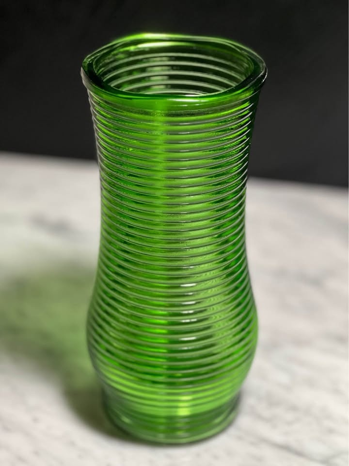 Vintage CFG green horizontal ribbed glass vase - photo 2