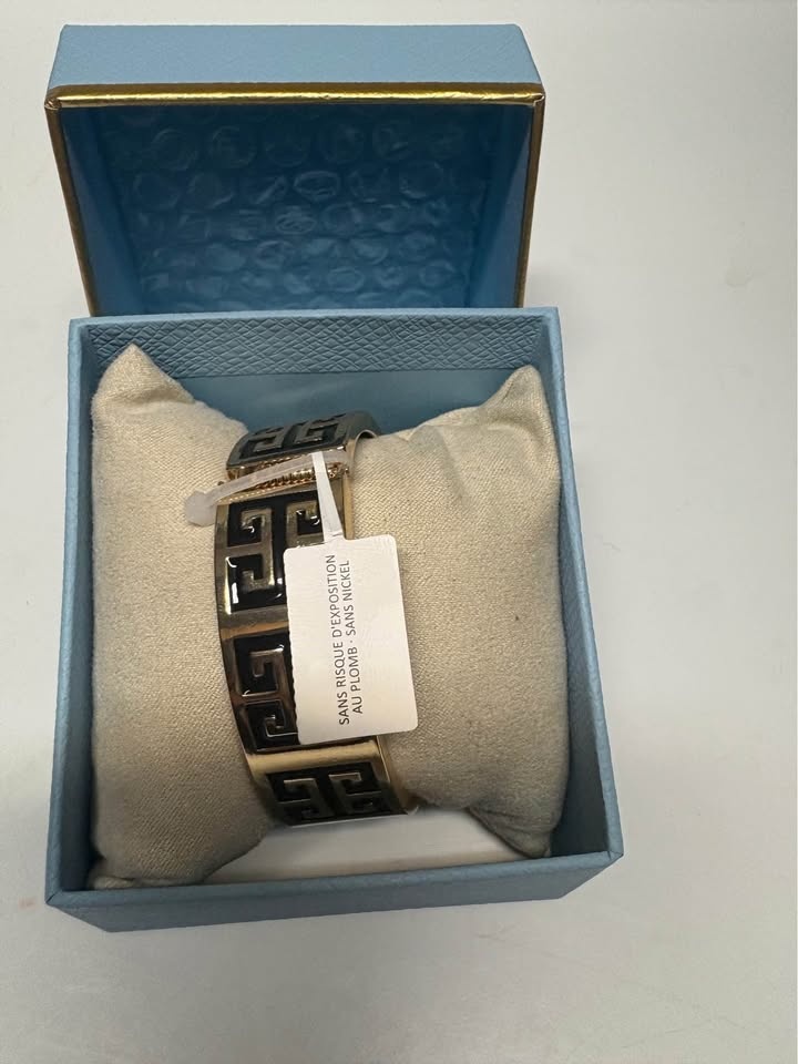 ✨ Piper·K Gold Cuff Bracelet – Brand New w/ Box - photo 3