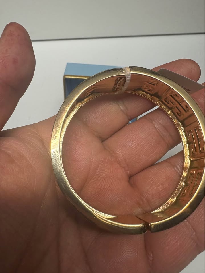 ✨ Piper·K Gold Cuff Bracelet – Brand New w/ Box - photo 5