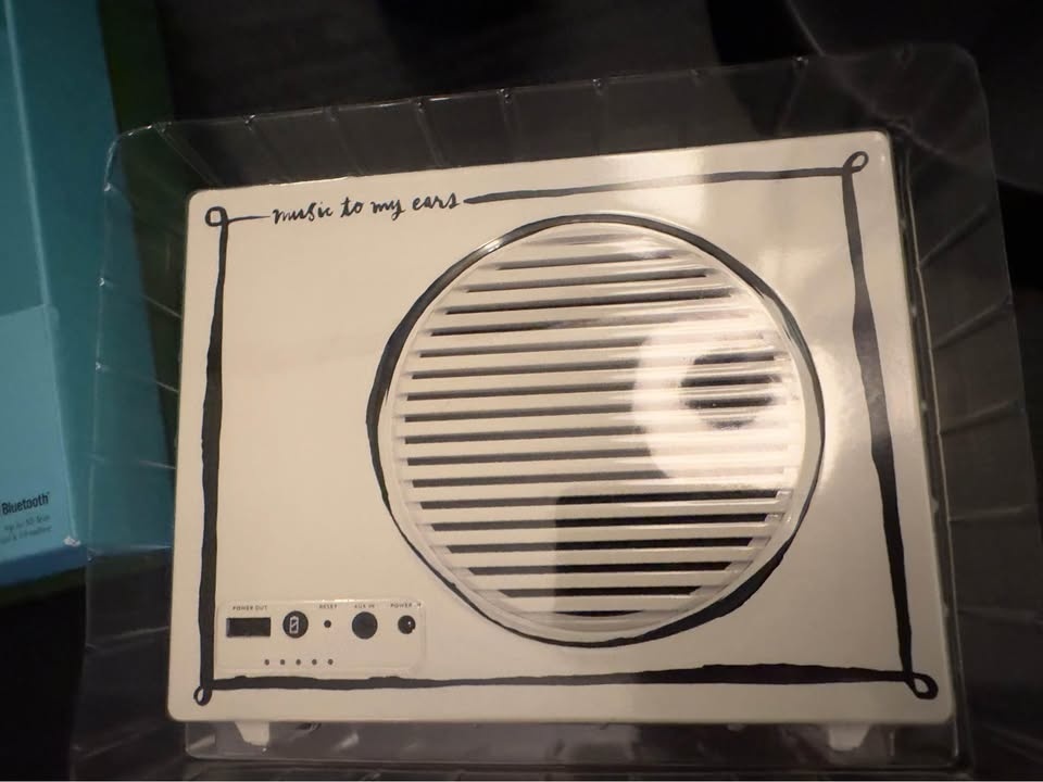 Kate spade Bluetooth speaker - photo 2