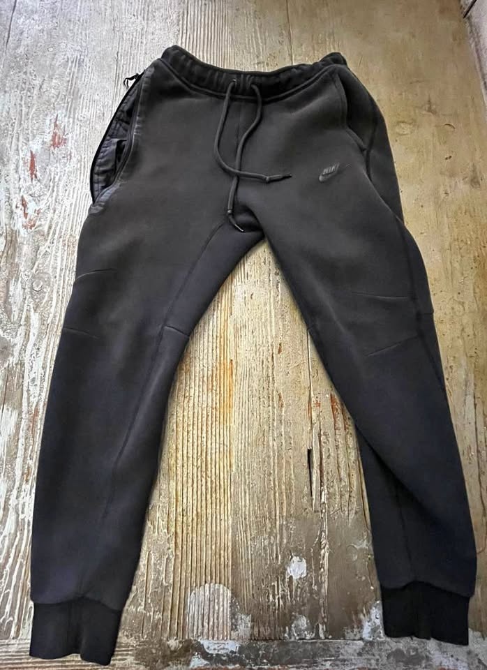 Nike Tech Black Sweatpants