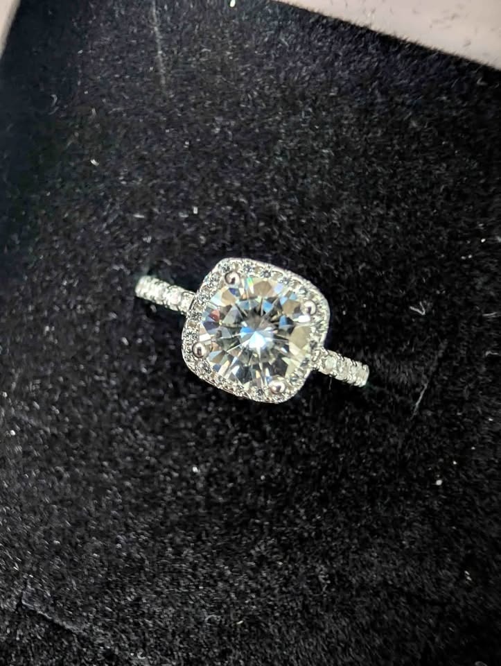 CHRISTMAS SALE!!NEW GORGEOUS 1CT MOISSANITE 925 RING SIZE 6