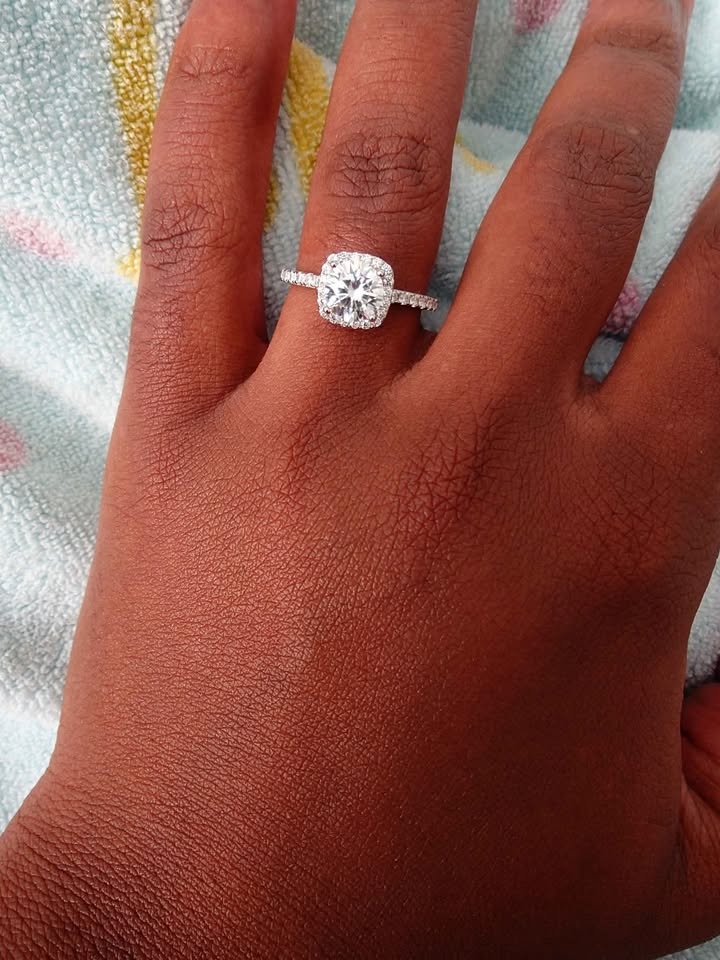 CHRISTMAS SALE!!NEW GORGEOUS 1CT MOISSANITE 925 RING SIZE 6 - photo 2