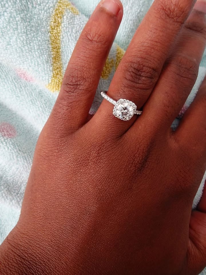 CHRISTMAS SALE!!NEW GORGEOUS 1CT MOISSANITE 925 RING SIZE 6 - photo 3