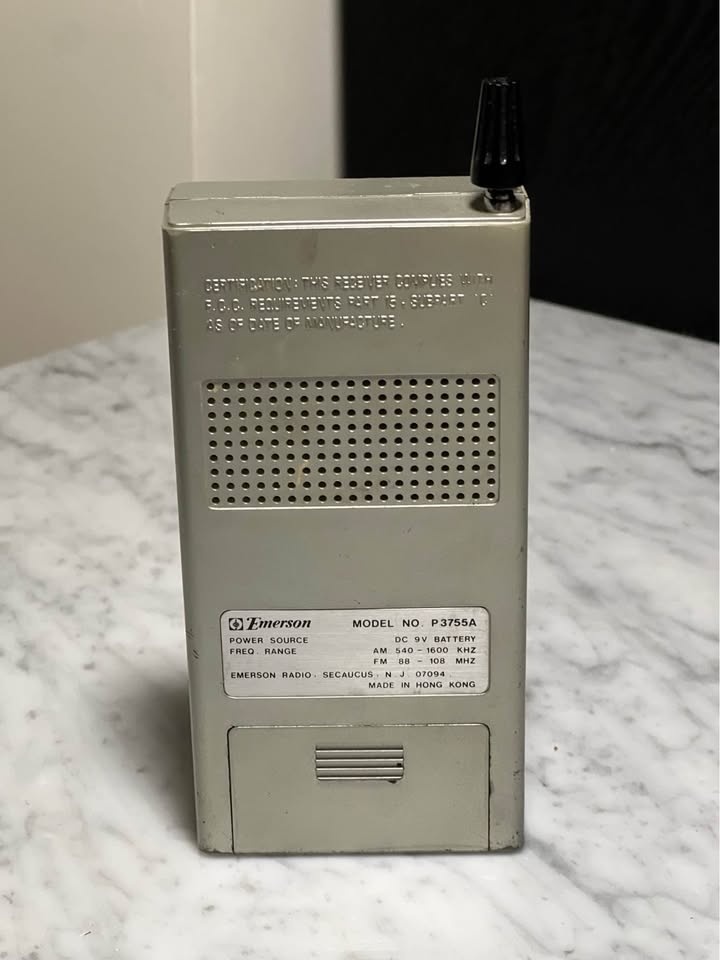 Emerson Radio P3755A Vintage Collectible - photo 2