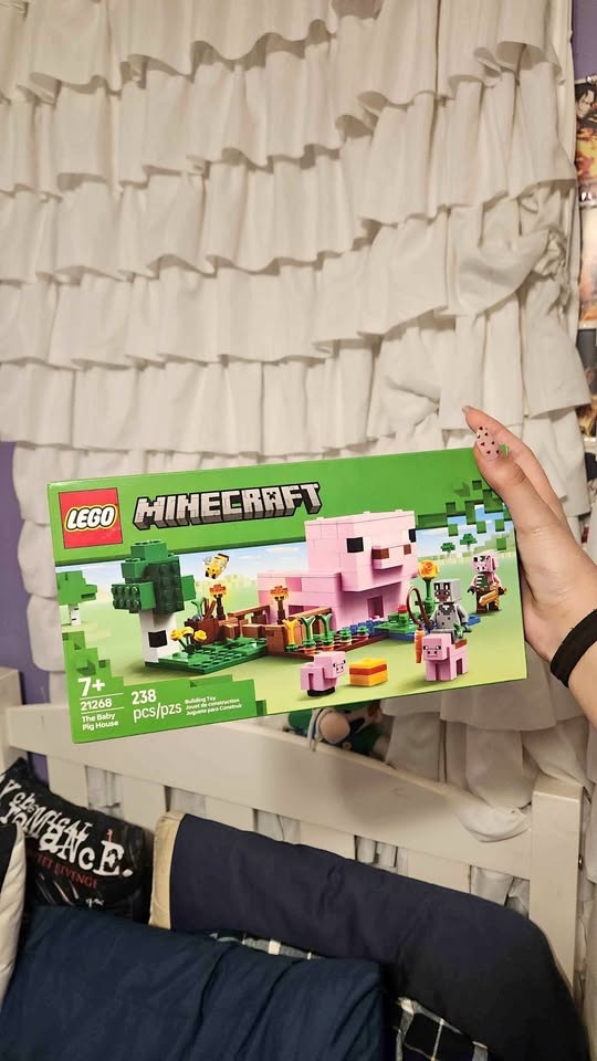 Lego the baby pig house