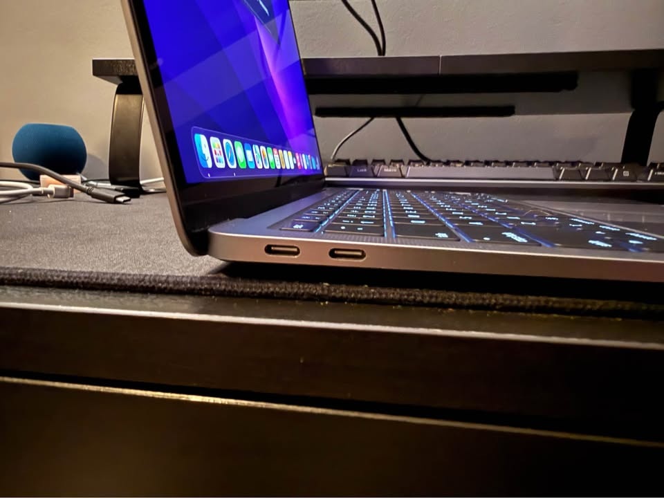 13” M1 MacBook Air – 8GB RAM/256GB SSD – Space Gray - photo 3