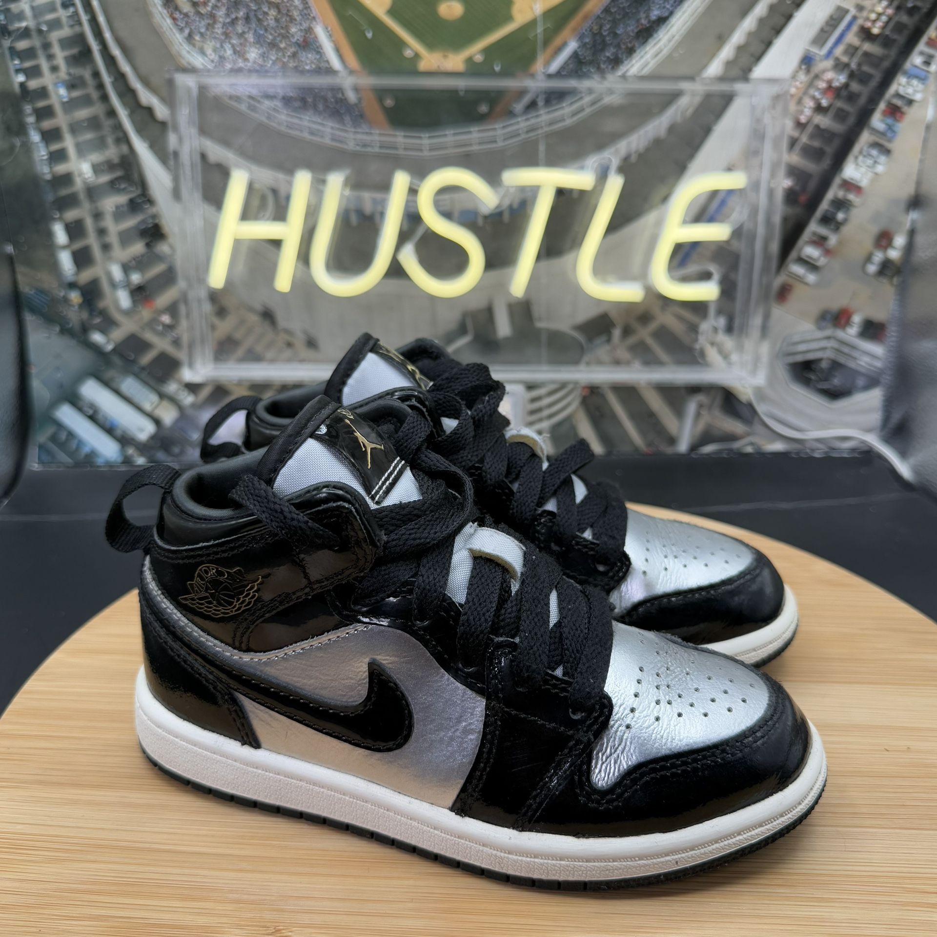 Air Jordan 1 Mid SE “Black Metallic Gold” (PS) Sz 12C - photo 2