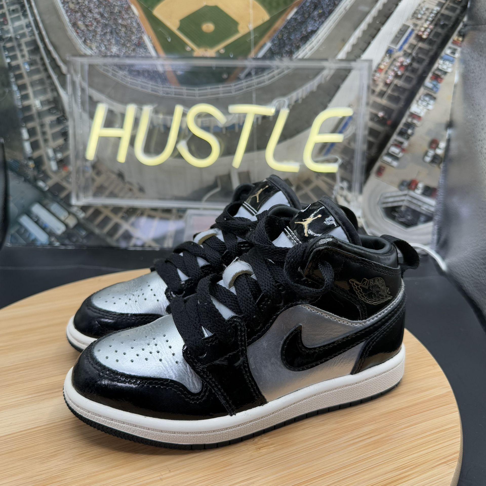 Air Jordan 1 Mid SE “Black Metallic Gold” (PS) Sz 12C - photo 3