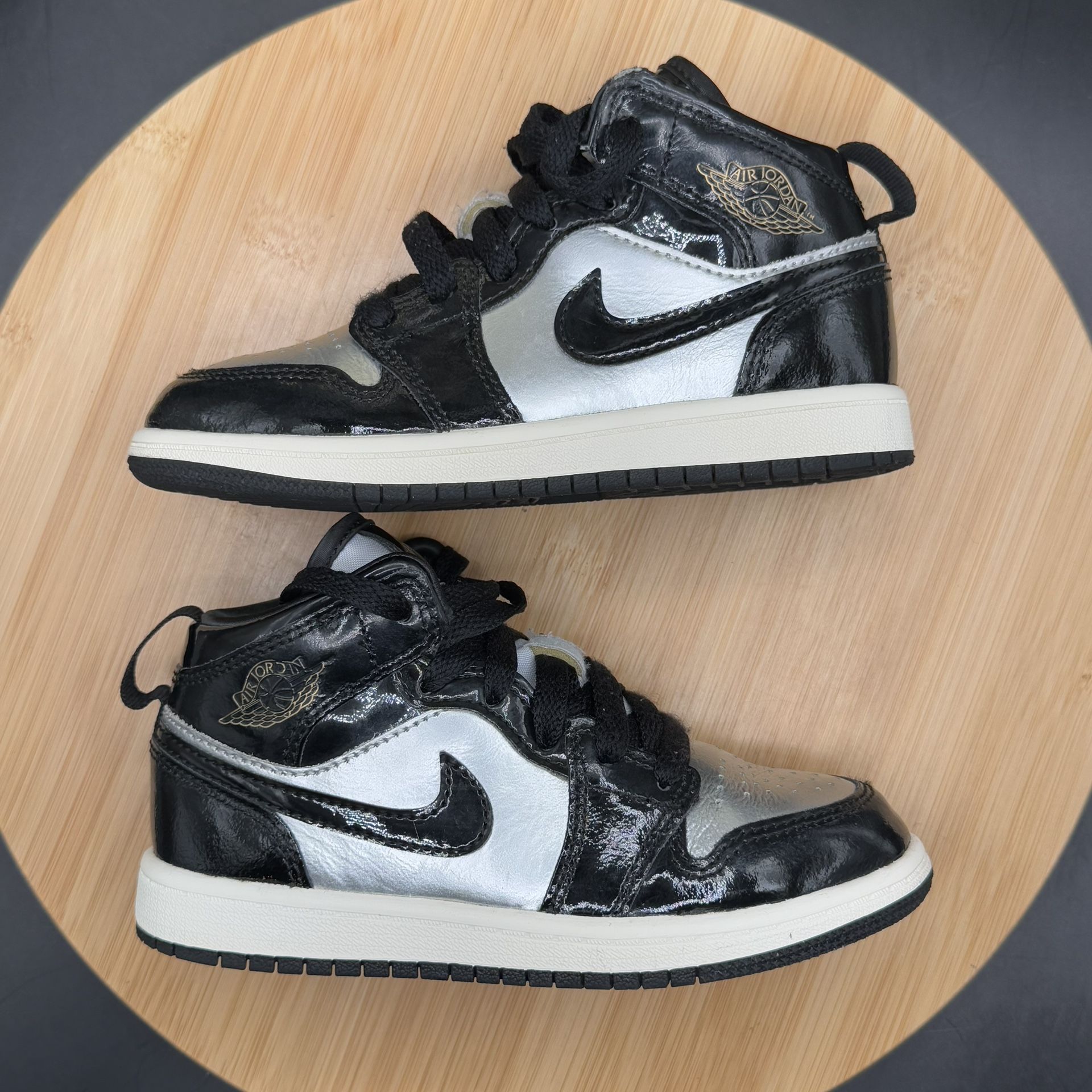 Air Jordan 1 Mid SE “Black Metallic Gold” (PS) Sz 12C - photo 4
