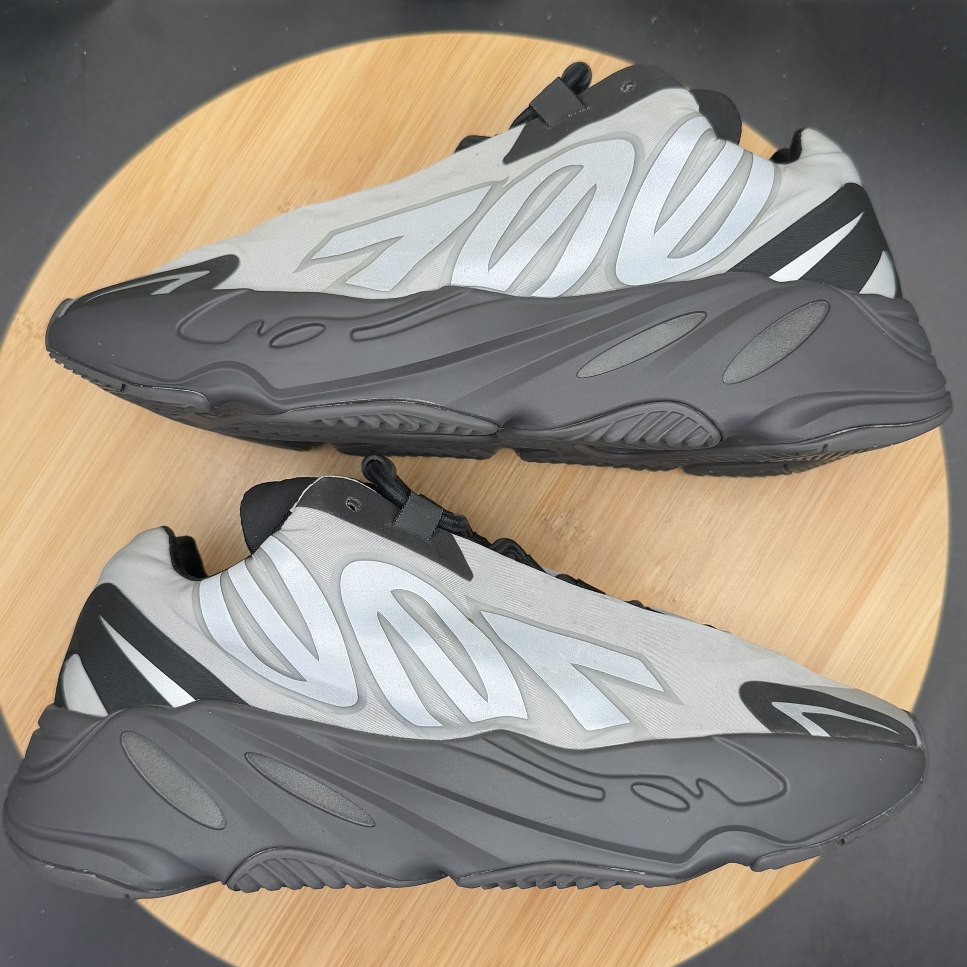 Yeezy Boost 700 MNVN “Metallic” Men’s Sz 7.5 - photo 4