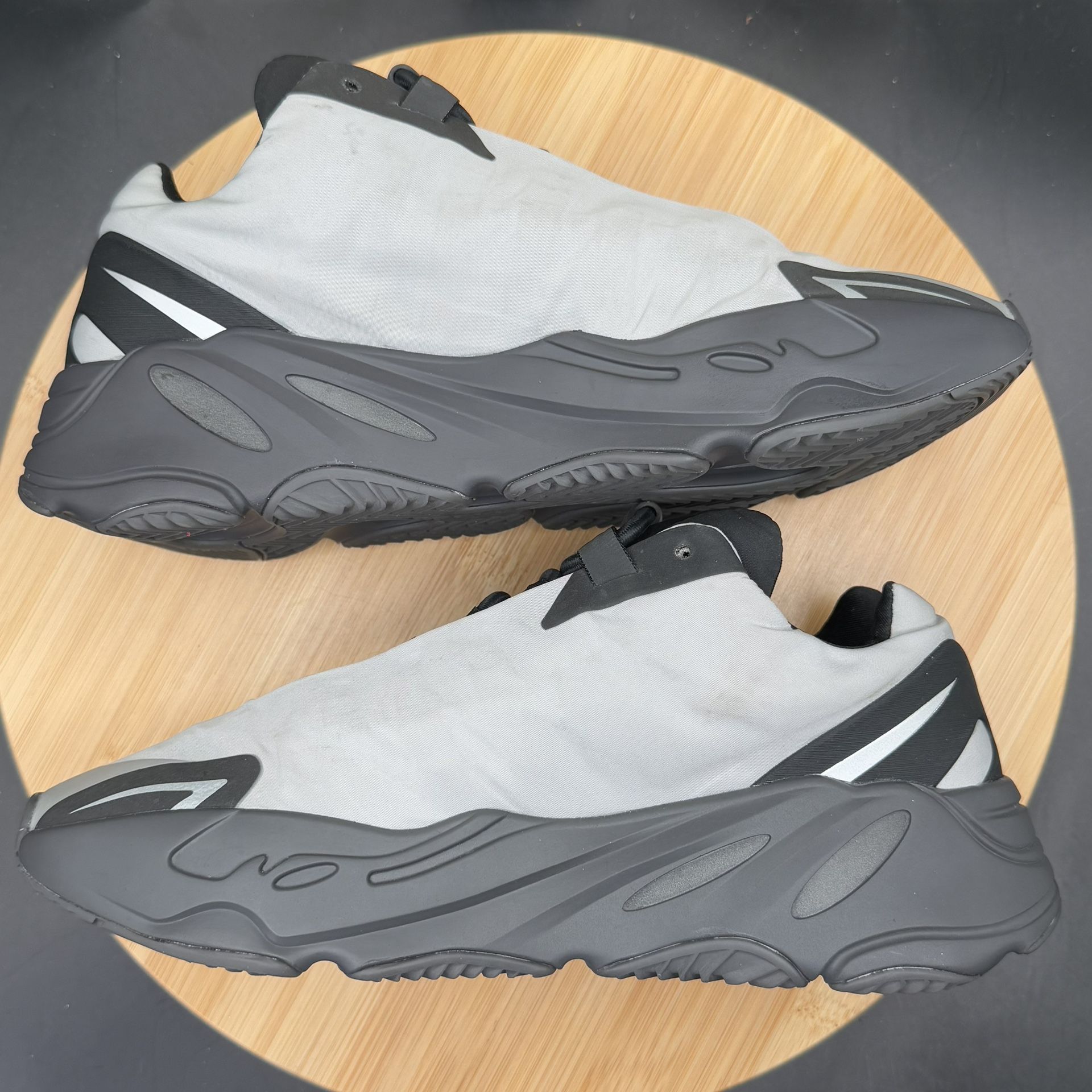 Yeezy Boost 700 MNVN “Metallic” Men’s Sz 7.5 - photo 5