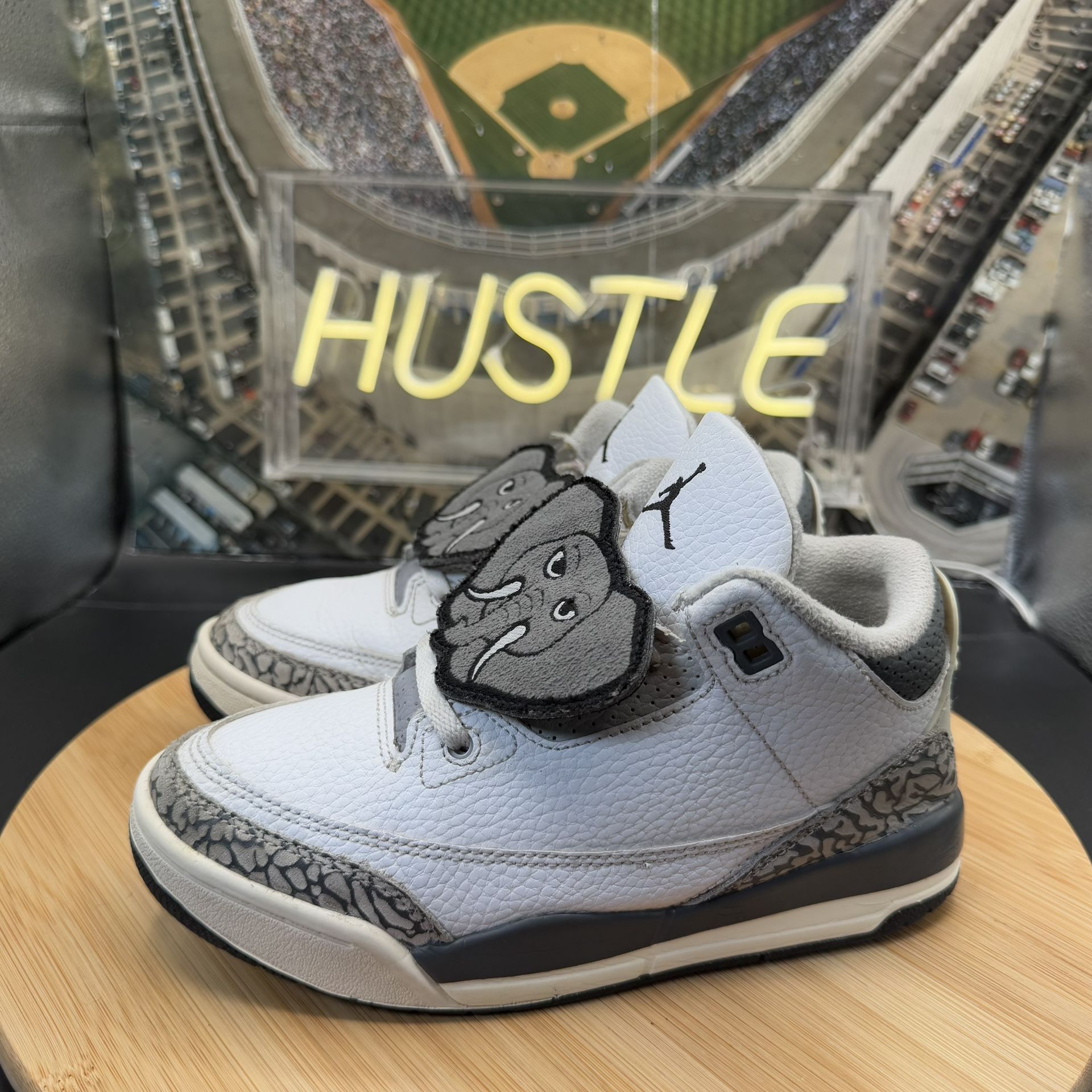 Jordan 3 Retro Hide N' Sneak Preschool Size 2Y - photo 3