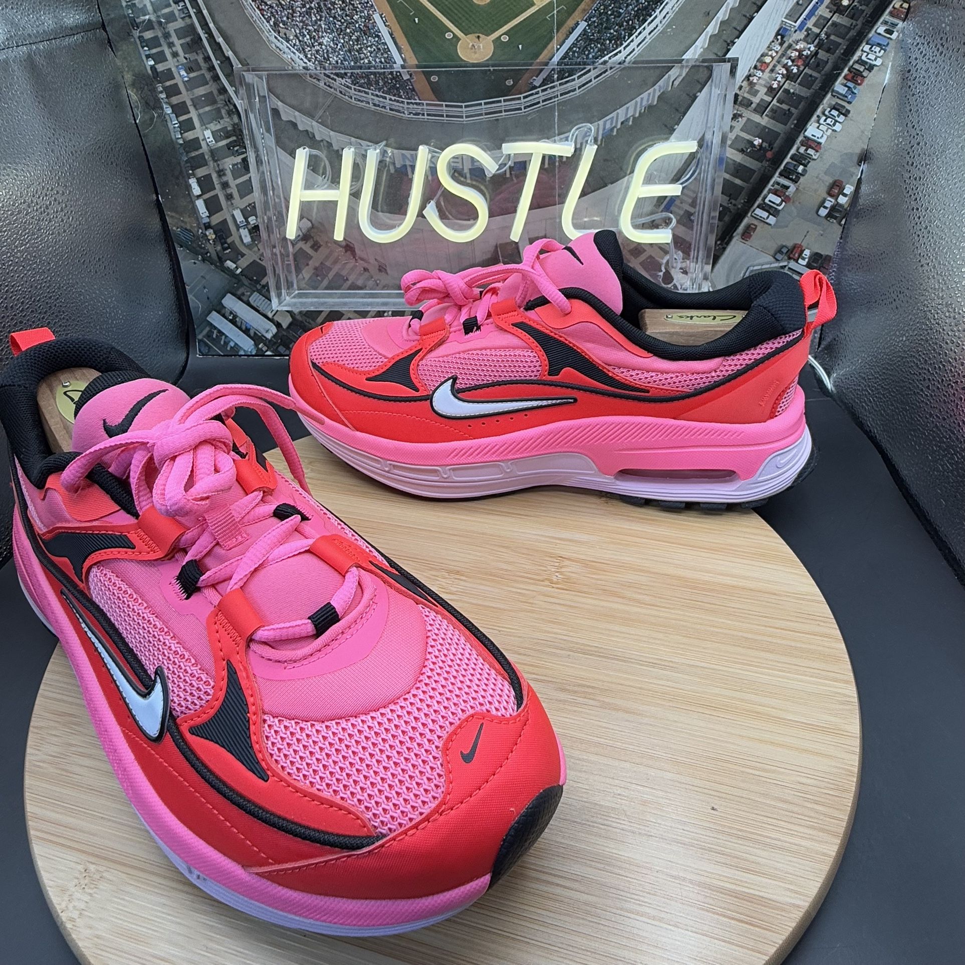 Nike Air Max Bliss Women's 10.5 Laser Pnk/White/Solar Red Run
