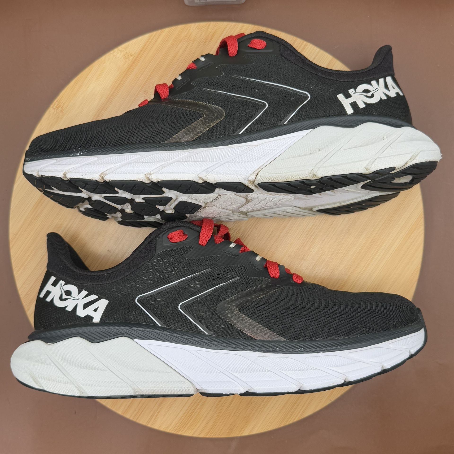 HOKA ONE ONE MEN'S ARAHI 5 SZ 9.5D BLACK/WHITE - photo 4