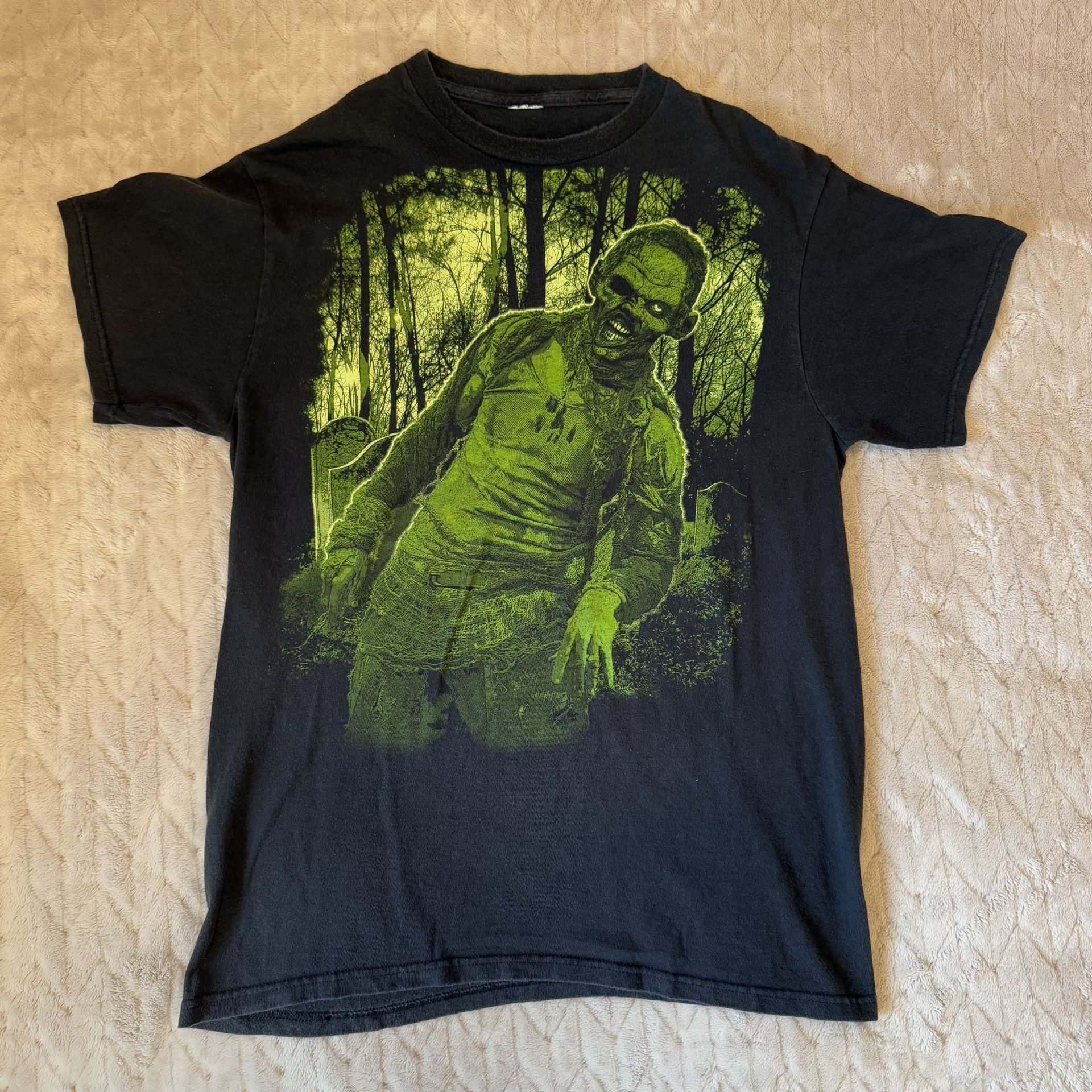 Retro Y2K Black/Green Zombie Graphic Shirt Adult Medium Walking