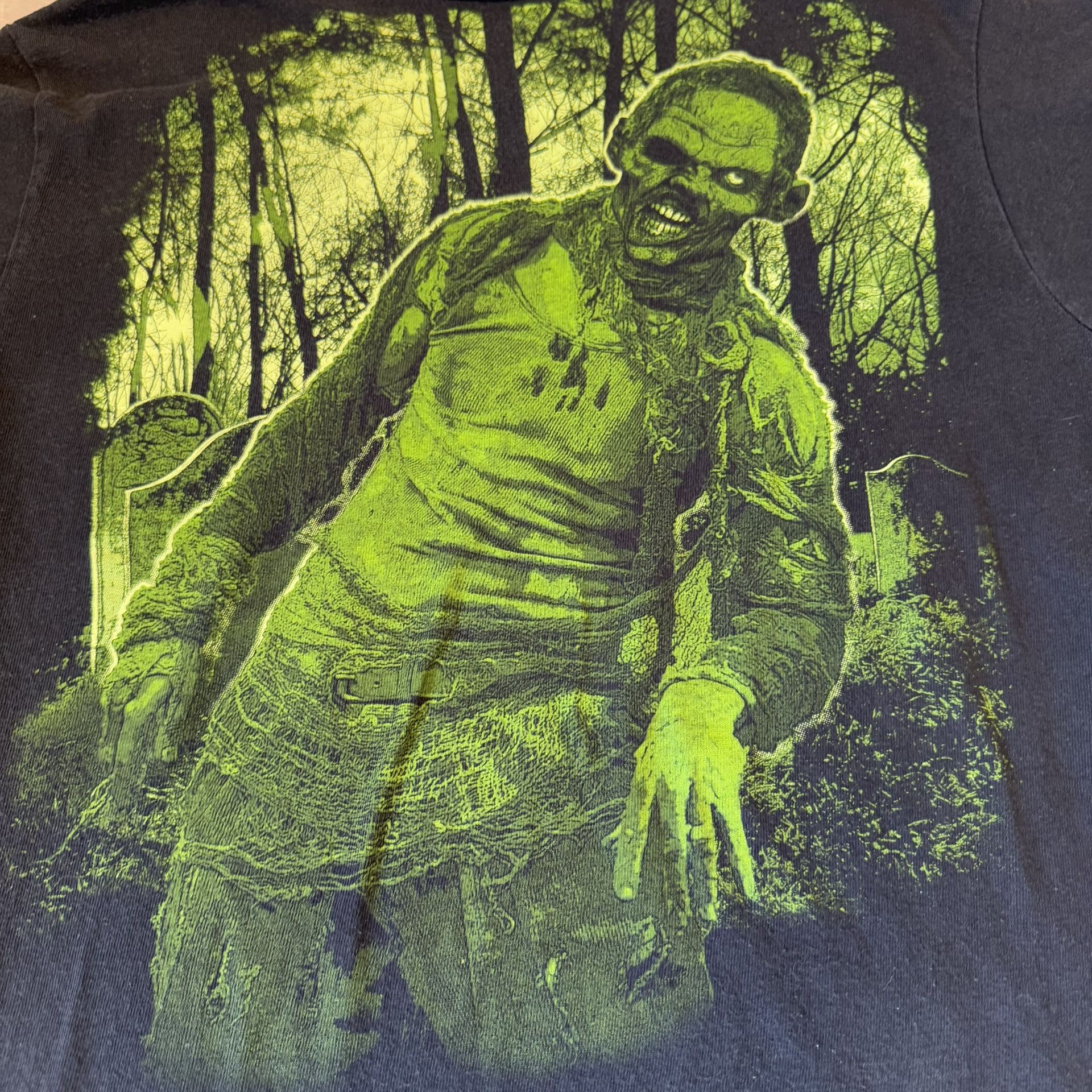 Retro Y2K Black/Green Zombie Graphic Shirt Adult Medium Walking - photo 3
