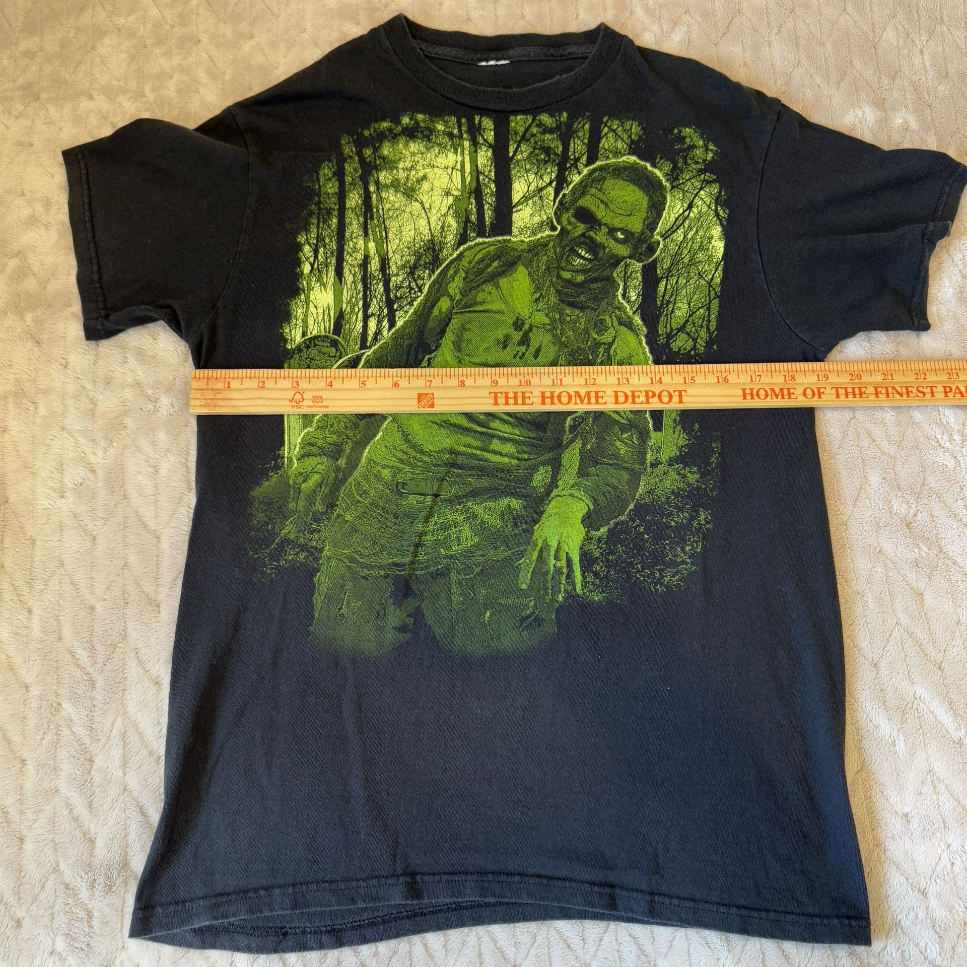 Retro Y2K Black/Green Zombie Graphic Shirt Adult Medium Walking - photo 4