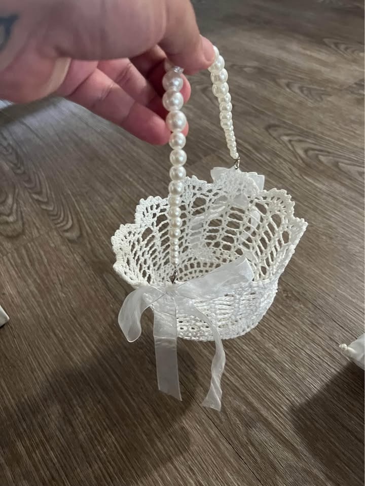 Flower basket and ring pillow - photo 4