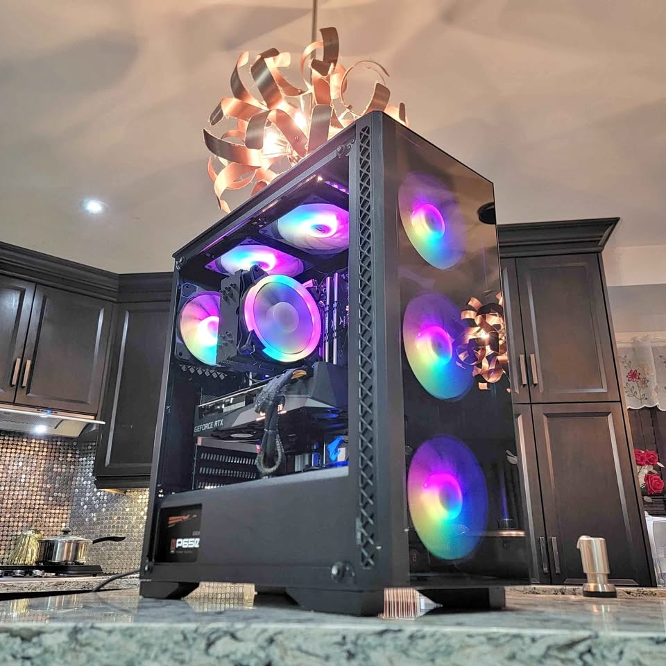 CUSTOM GAMING PC : Ryzen 7 3700x / RTX 3070 / 16GB RAM