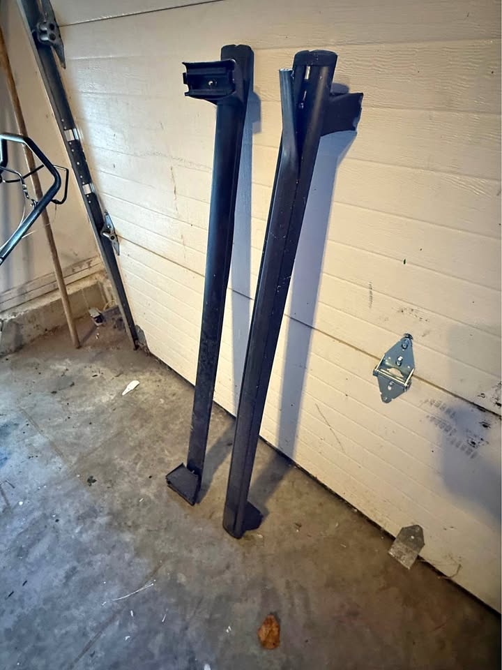 Universal Roof rack kit for mounting Thule