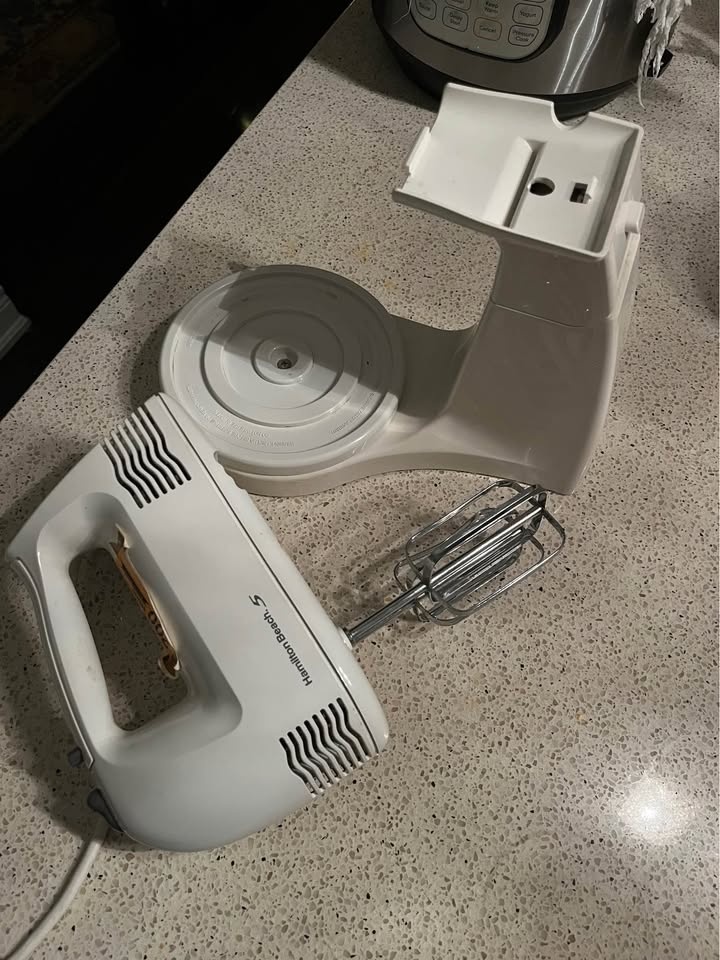 Hamilton Beach Stand Mixer - photo 4