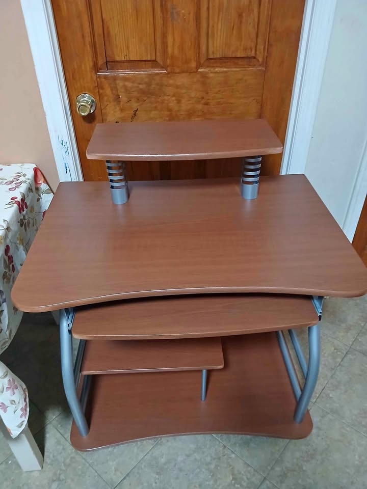 Multi-Tier Desk (Dimensions- 32 x 36 x 22 (L x H x W))