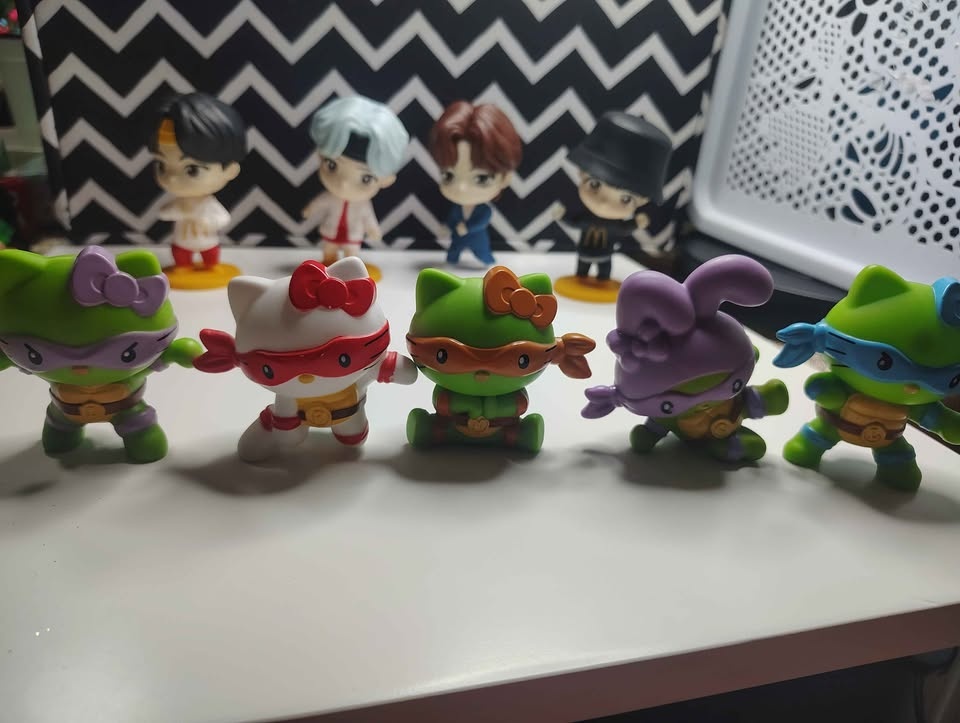 McDonald's Happy Meal Toy Lot - BTS, Hello Kitty x TMNT - photo 2