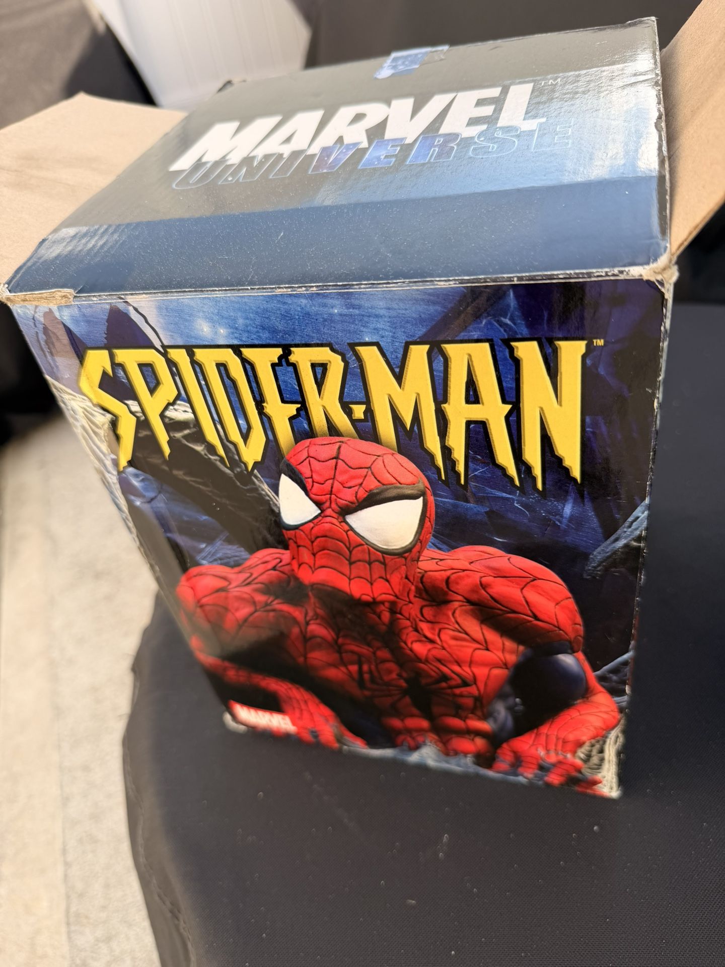 Diamond Select Toys Marvel Spider-Man Statue Bust