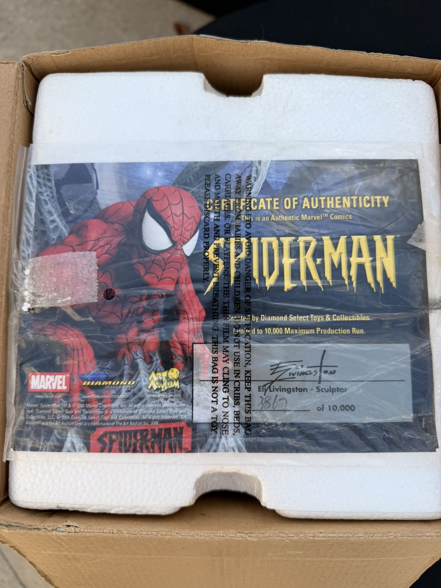 Diamond Select Toys Marvel Spider-Man Statue Bust - photo 2