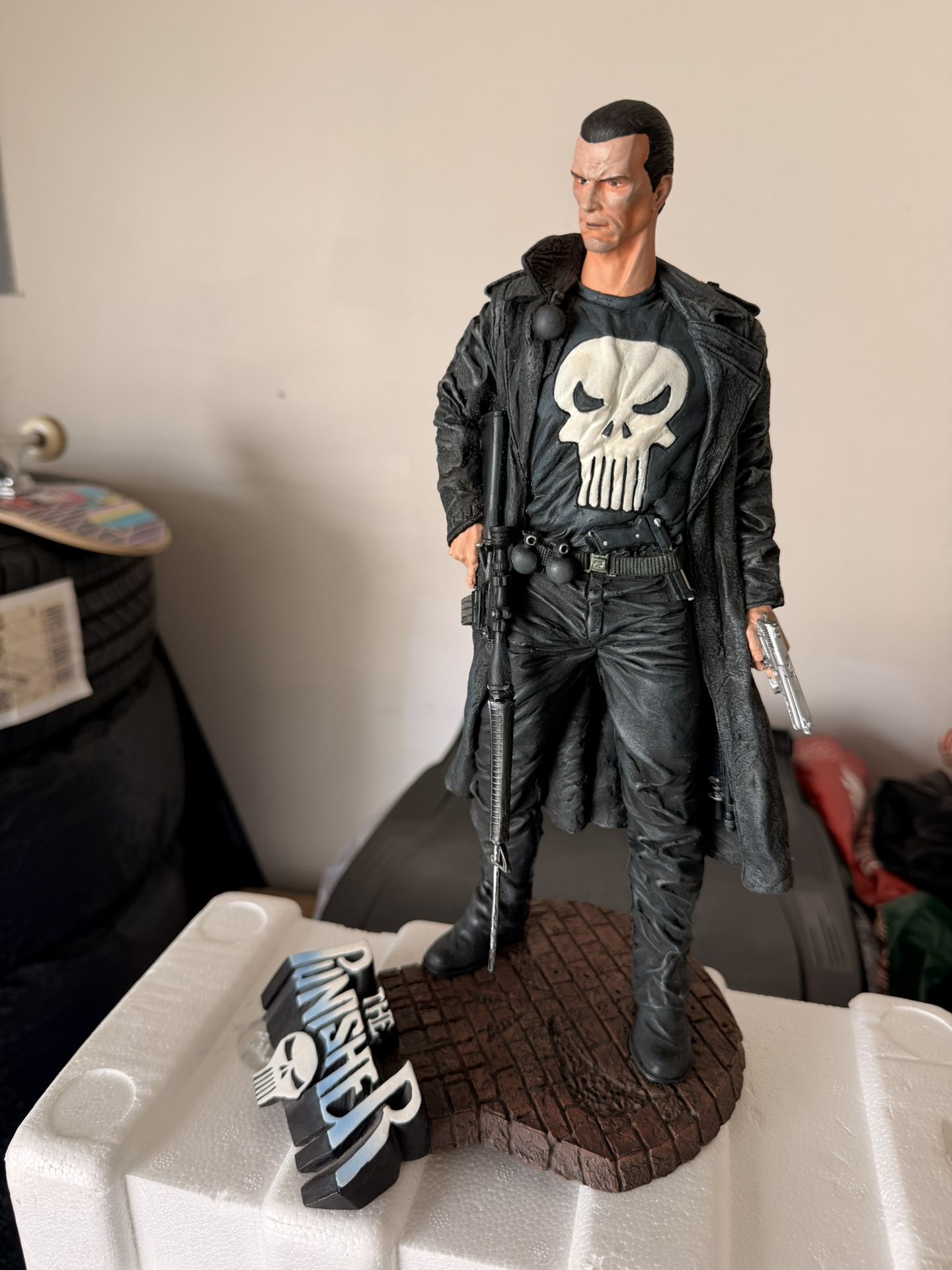 Neca Punisher Statue ( NEW ) - photo 2
